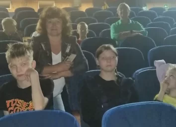 Учащиеся Лесозаводской КШИ посетили кинотеатр "Планета"