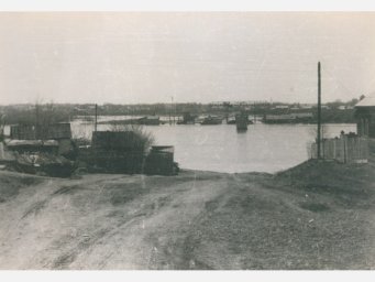 Вид на реку Уссури с улицы Пушкинской когда не было авто моста